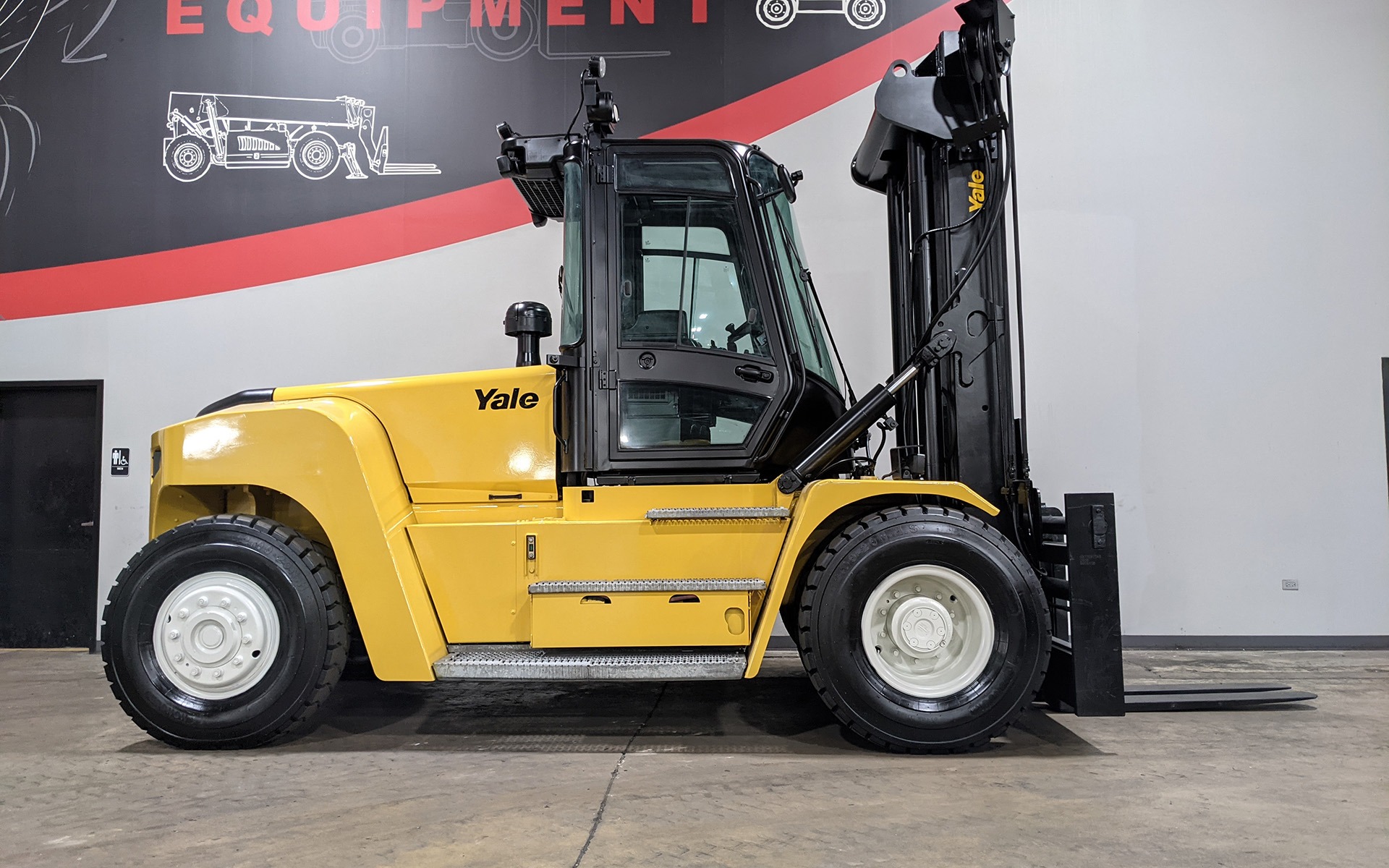 Used 2017 YALE GDP300  | Cary, IL